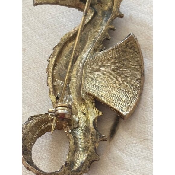 Vintage Gold-Toned Seahorse Brooch Pin Jewelry Accessory Nautical Statement - Picture 5 of 8